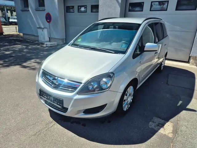 Opel Zafira B Family*7 SITZER*AUTOMATIK*STANTHEIZUNG*