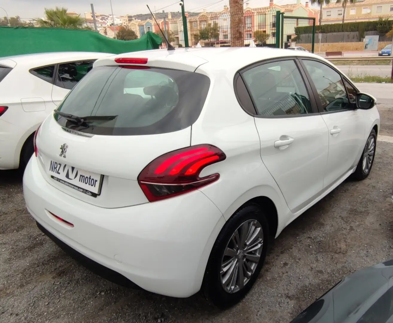 Peugeot 208 1.6BlueHDi Like 75 Blanc - 2