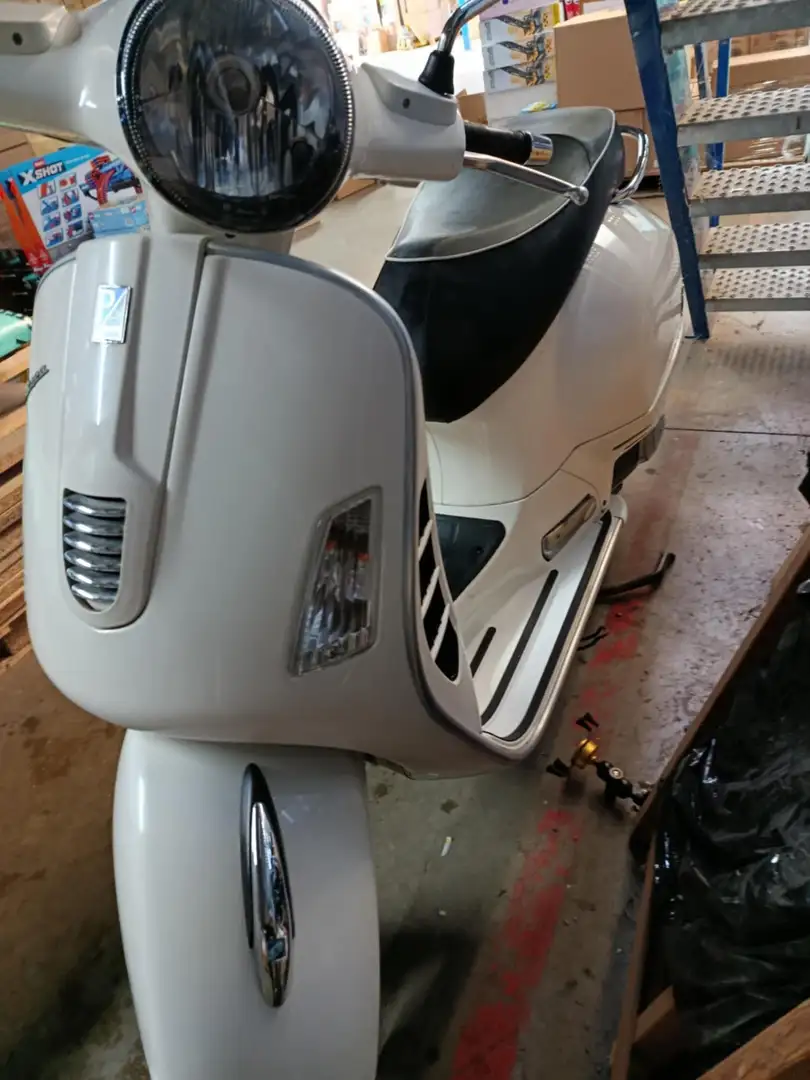 Vespa GTS 125 Wit - 1