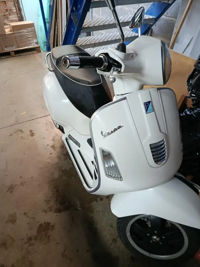Vespa GTS 125 Wit - 2