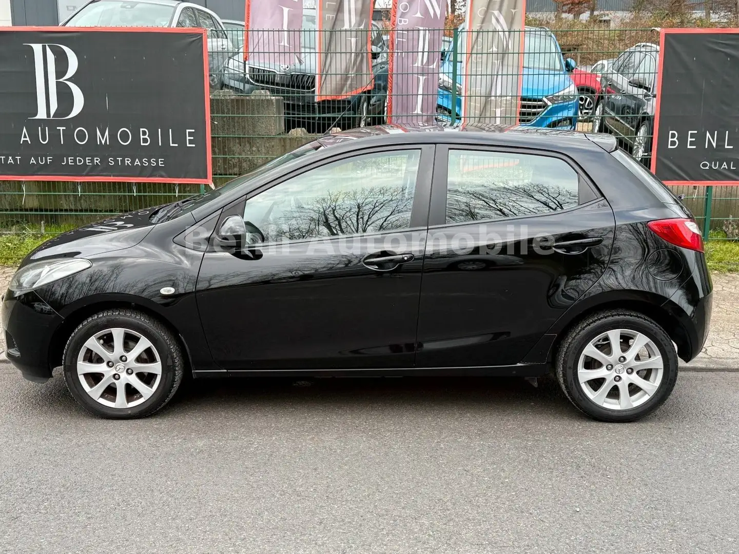 Mazda 2 Lim. 1.3 Independence/KLIMA/E-FENSTER/TÜV-NEU Schwarz - 2