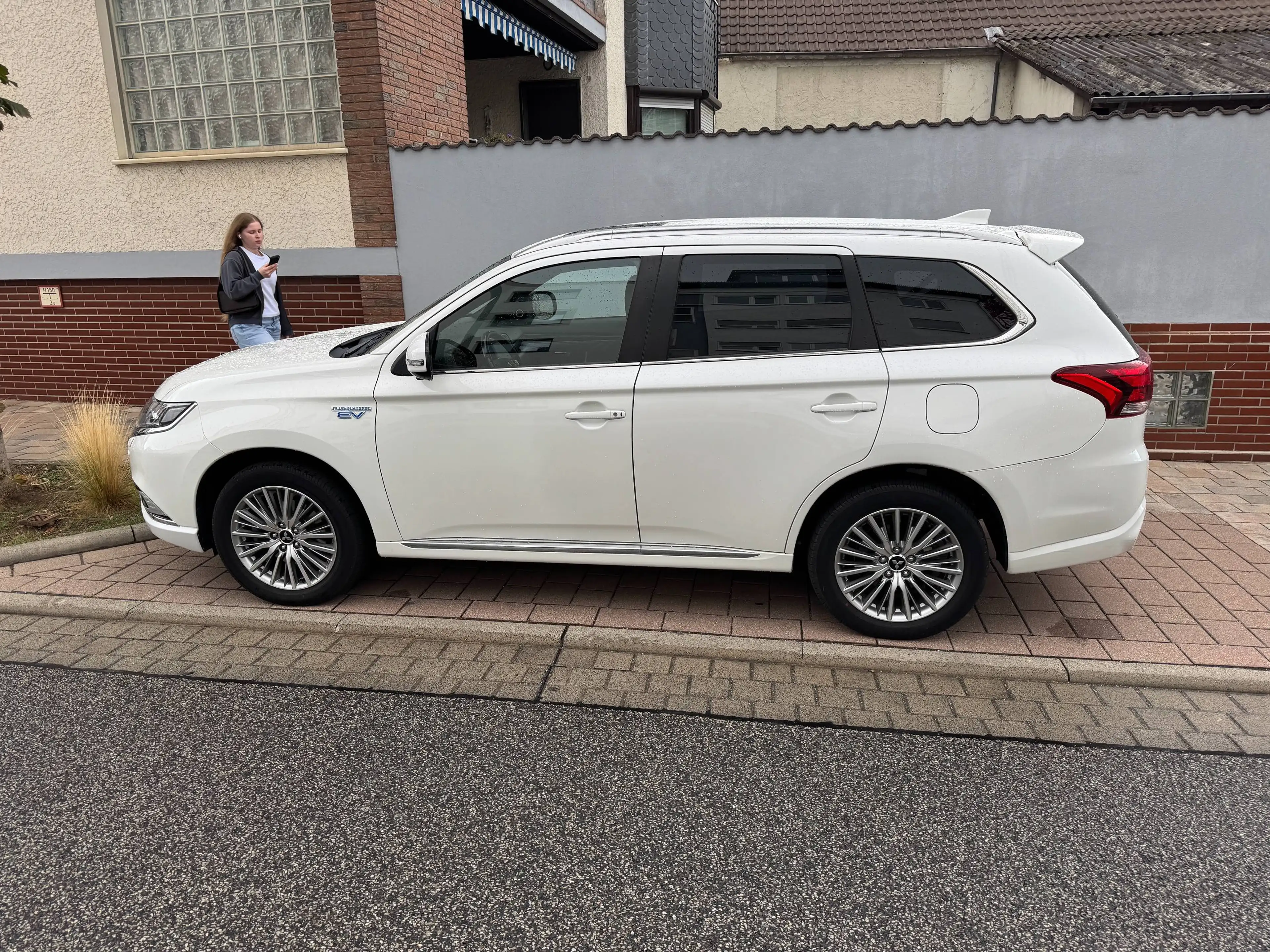 Mitsubishi Outlander 2.4 PHEV Top 4WD Leder Navi SHZ SD Kamera Tuv 7/28 2.Hd — photo 4