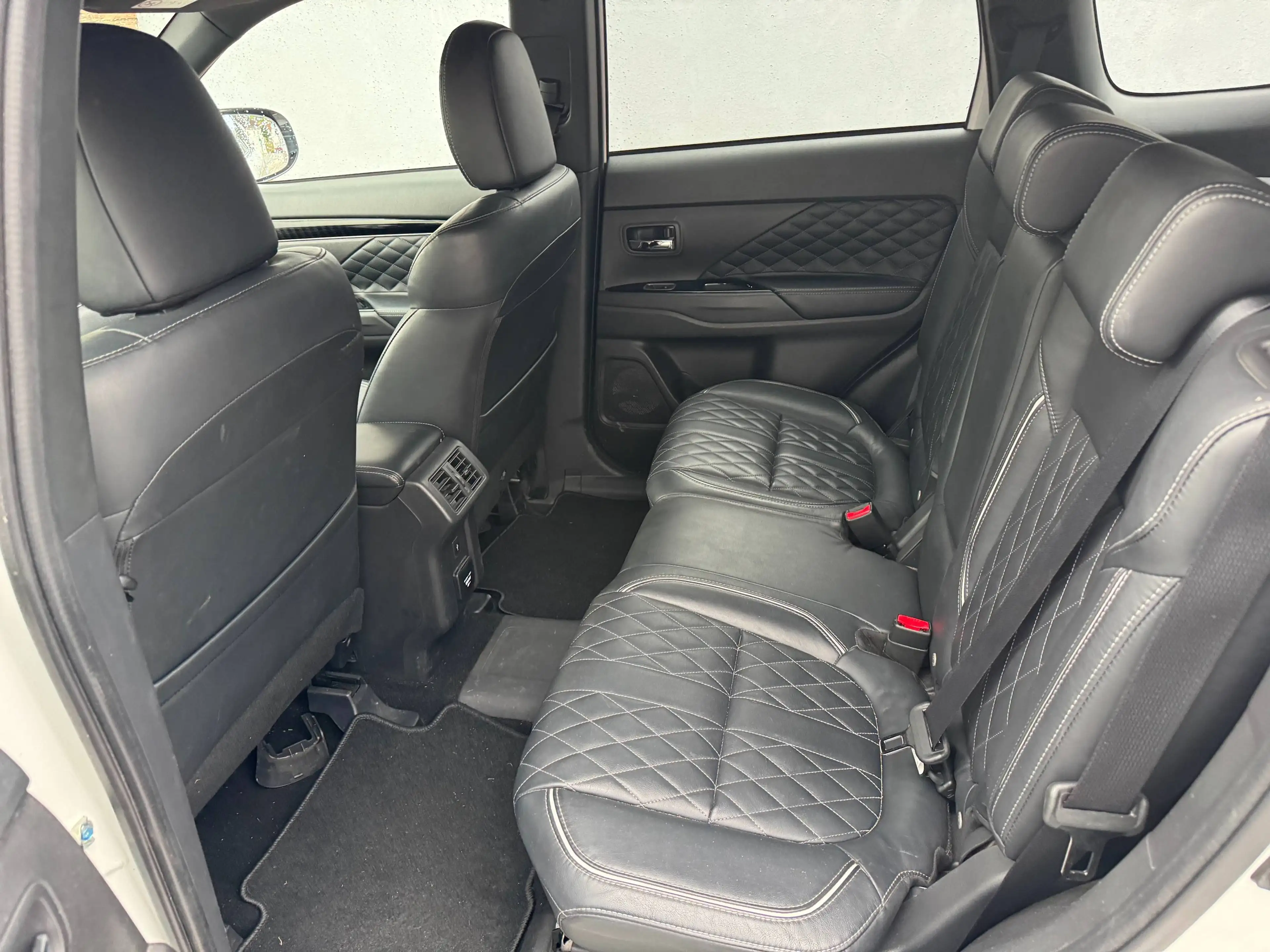 Mitsubishi Outlander 2.4 PHEV Top 4WD Leder Navi SHZ SD Kamera Tuv 7/28 2.Hd — photo 9