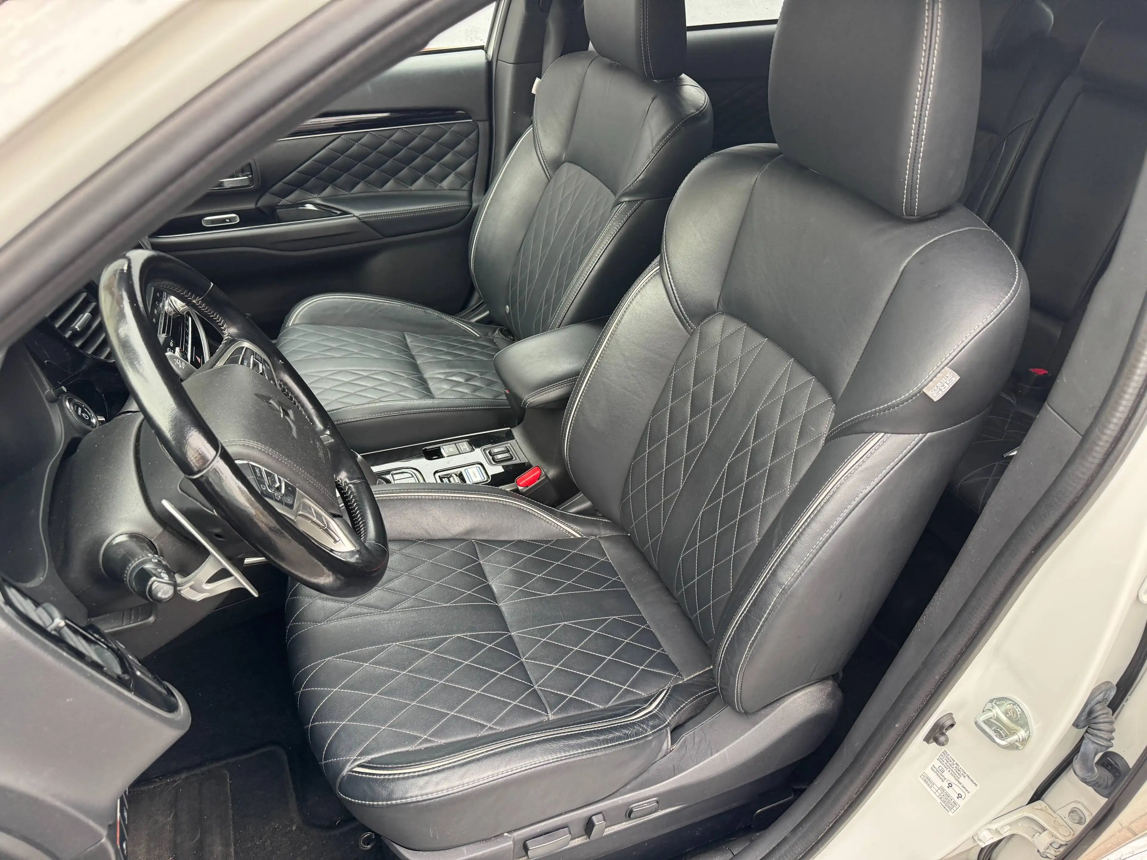 Mitsubishi Outlander 2.4 PHEV Top 4WD Leder Navi SHZ SD Kamera Tuv 7/28 2.Hd — photo 8