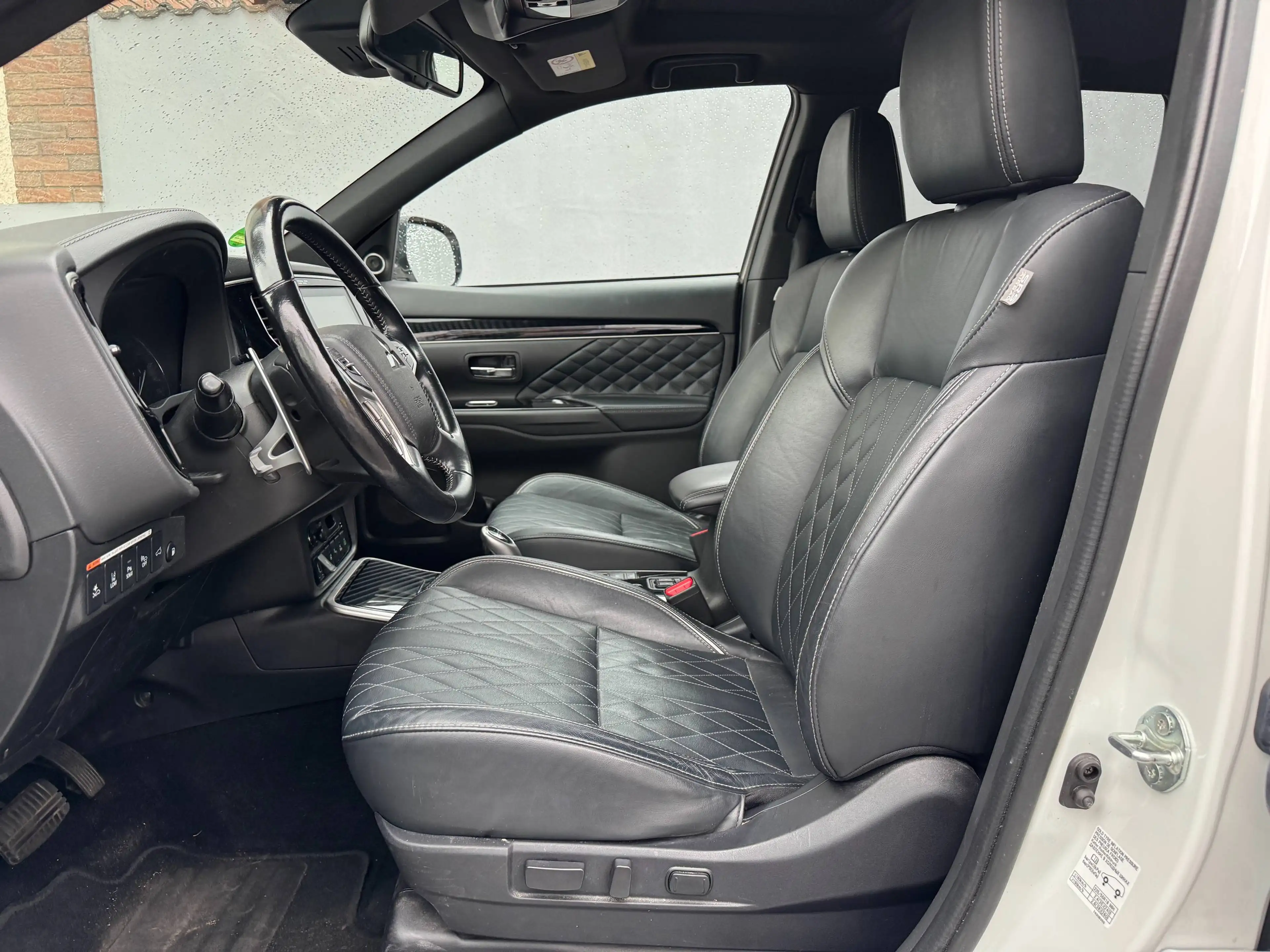Mitsubishi Outlander 2.4 PHEV Top 4WD Leder Navi SHZ SD Kamera Tuv 7/28 2.Hd — photo 7