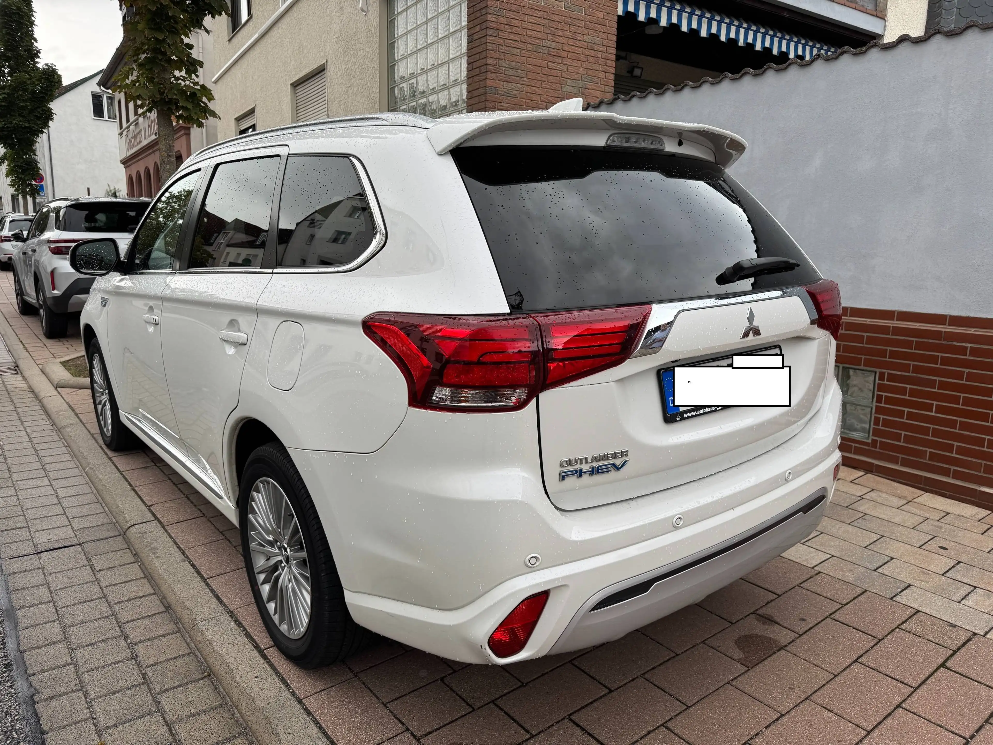 Mitsubishi Outlander 2.4 PHEV Top 4WD Leder Navi SHZ SD Kamera Tuv 7/28 2.Hd — photo 3