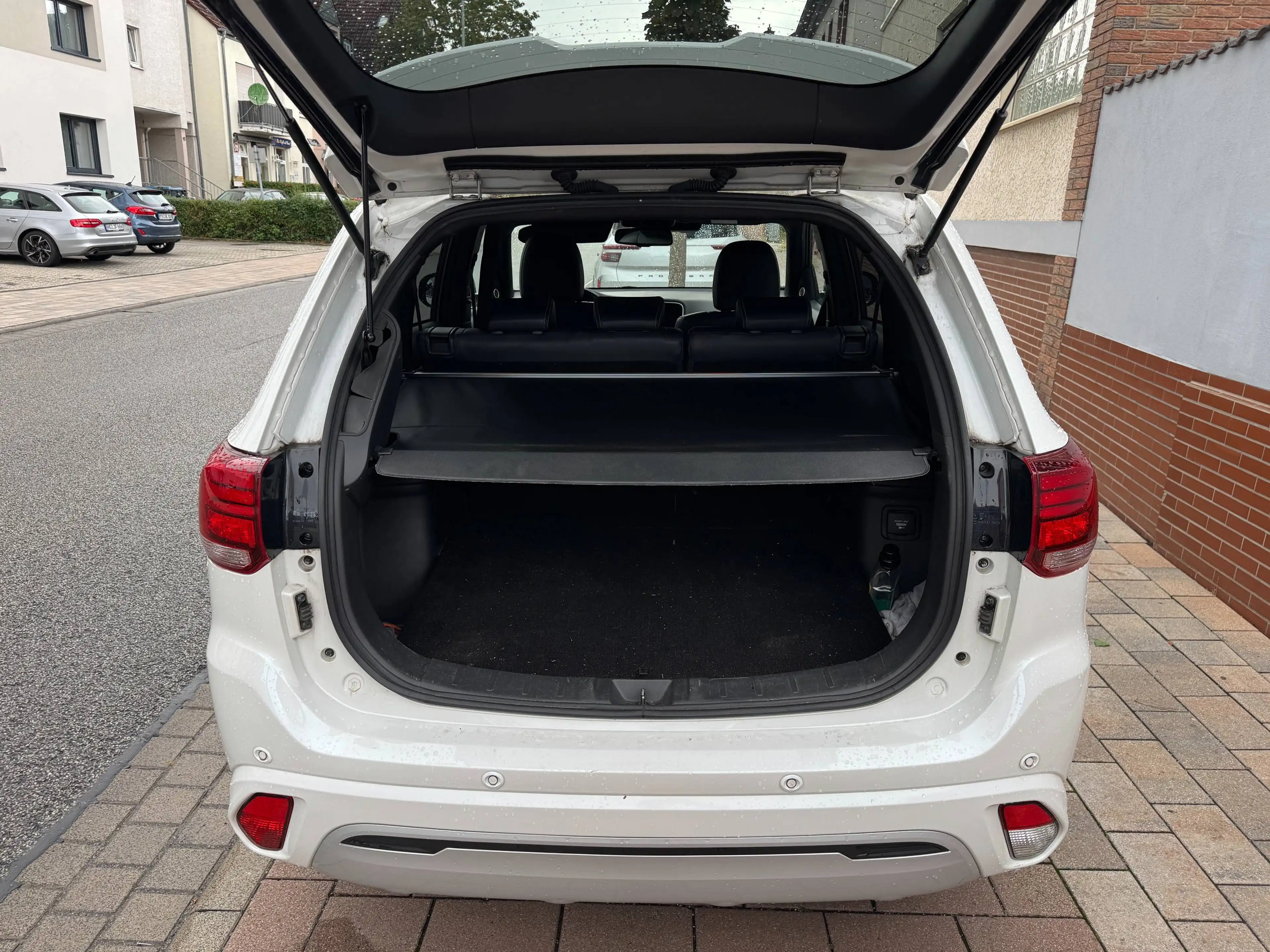 Mitsubishi Outlander 2.4 PHEV Top 4WD Leder Navi SHZ SD Kamera Tuv 7/28 2.Hd — photo 11