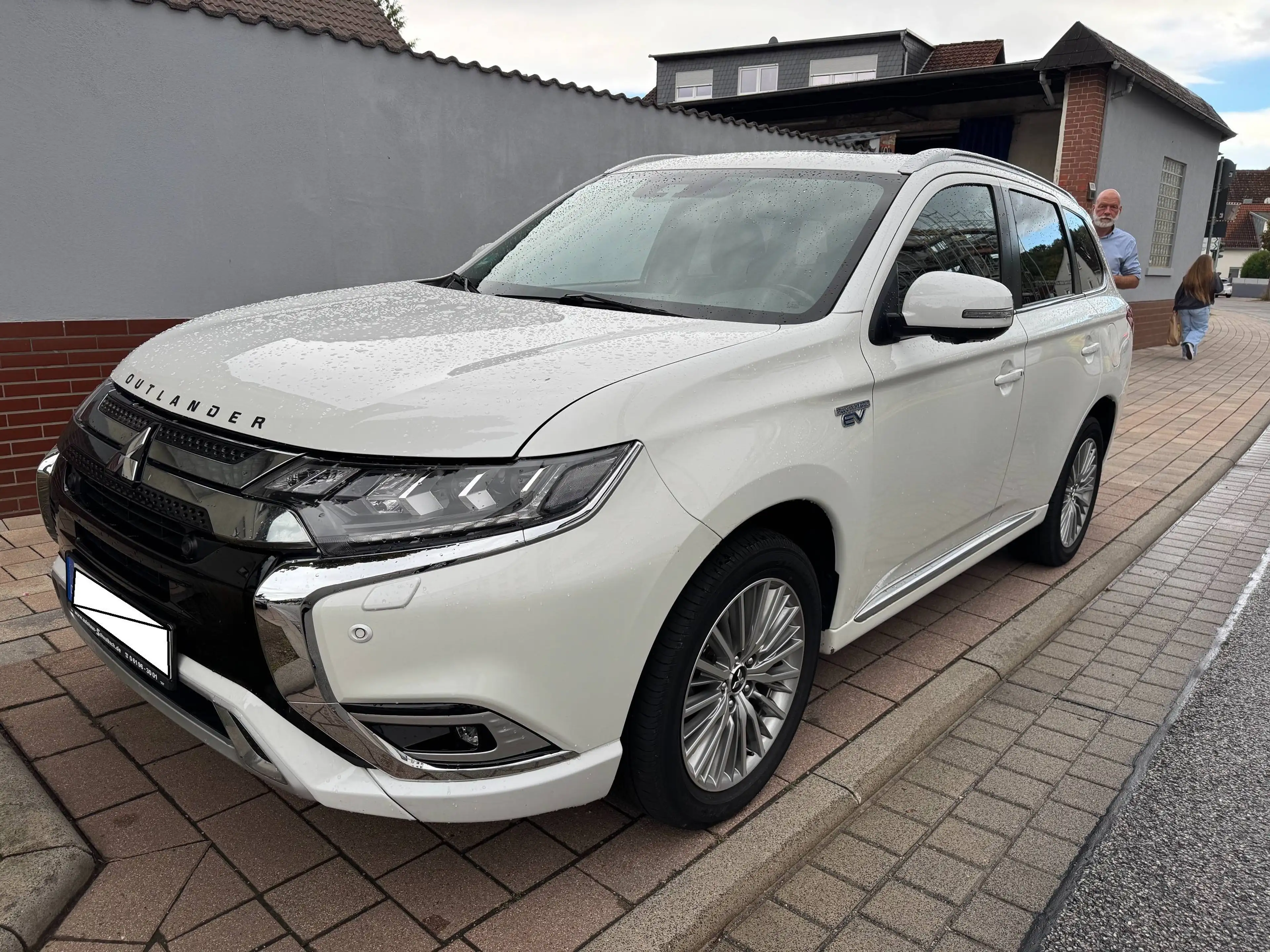Mitsubishi Outlander 2.4 PHEV Top 4WD Leder Navi SHZ SD Kamera Tuv 7/28 2.Hd