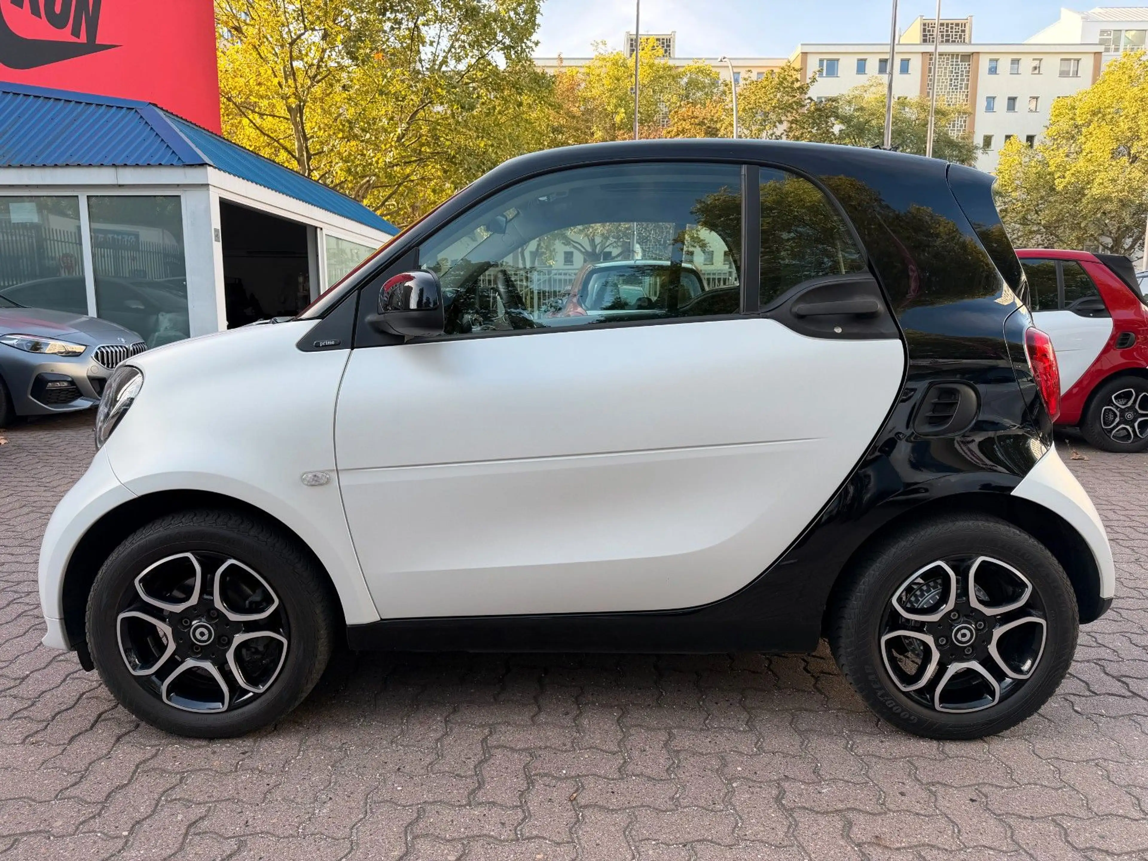 smart forTwo fortwo 66kW DCT PRIME*PANO*LEDER*NAVI*SHZ* — photo 2