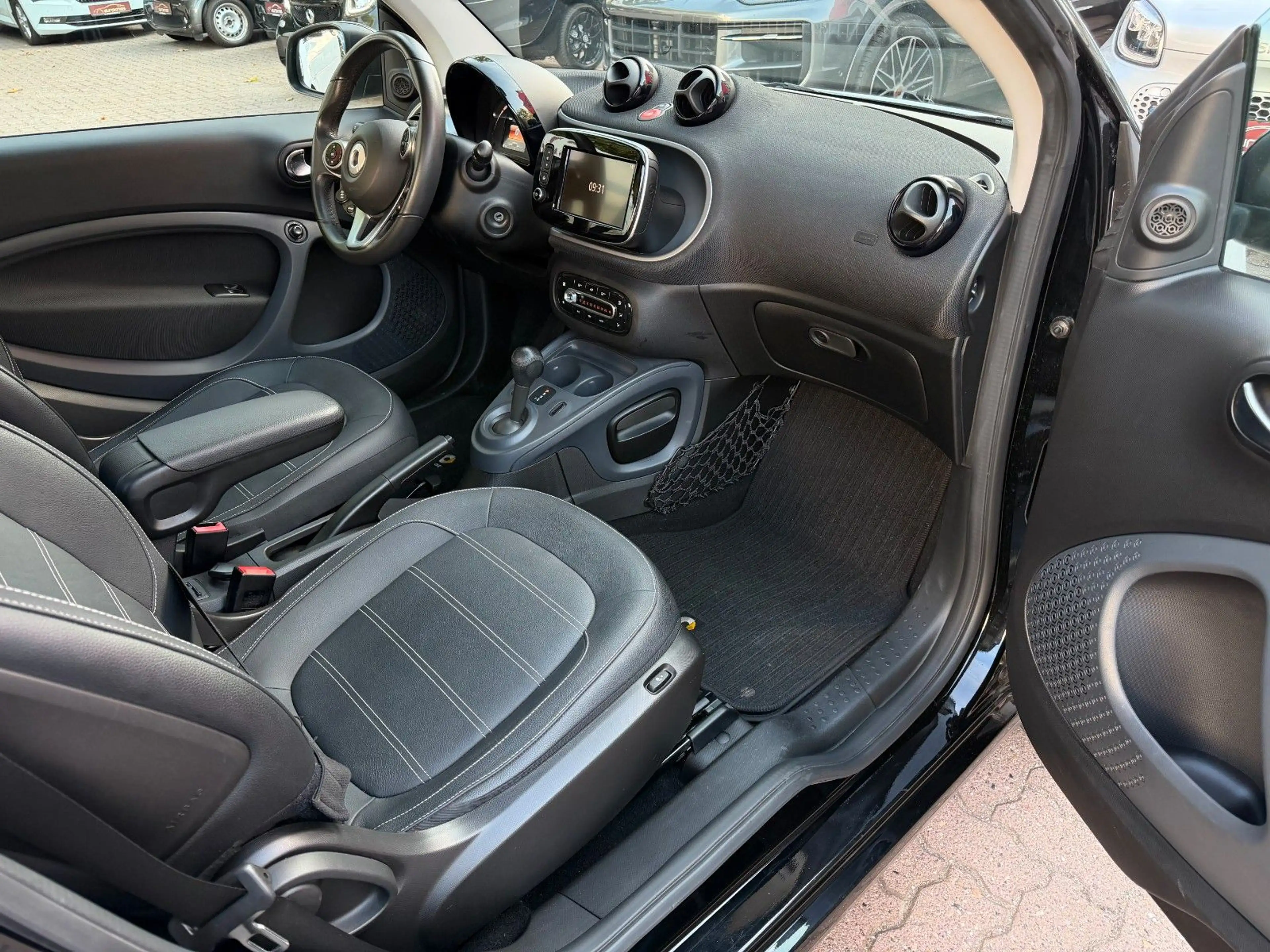 smart forTwo fortwo 66kW DCT PRIME*PANO*LEDER*NAVI*SHZ* — photo 5