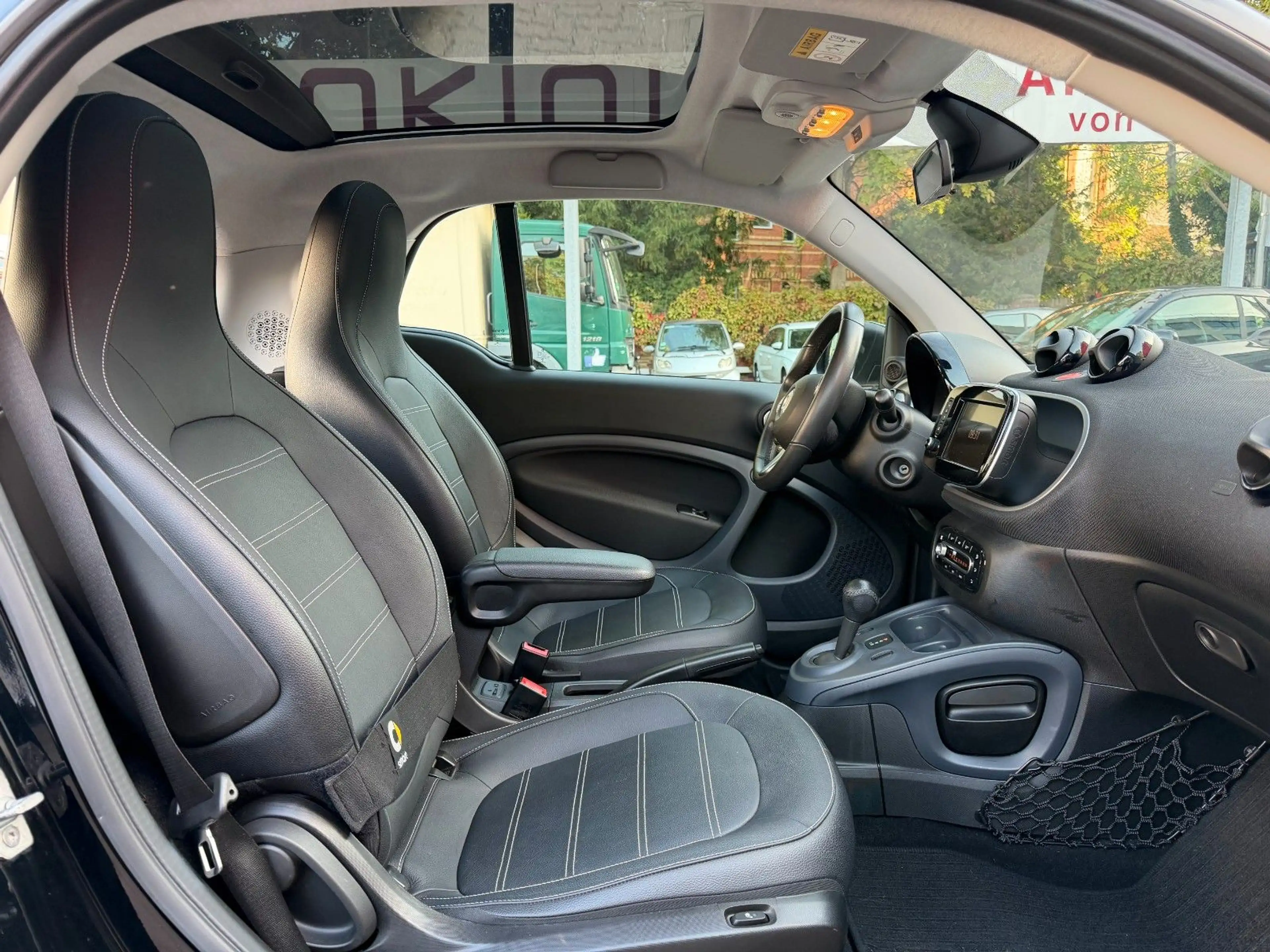 smart forTwo fortwo 66kW DCT PRIME*PANO*LEDER*NAVI*SHZ* — photo 11
