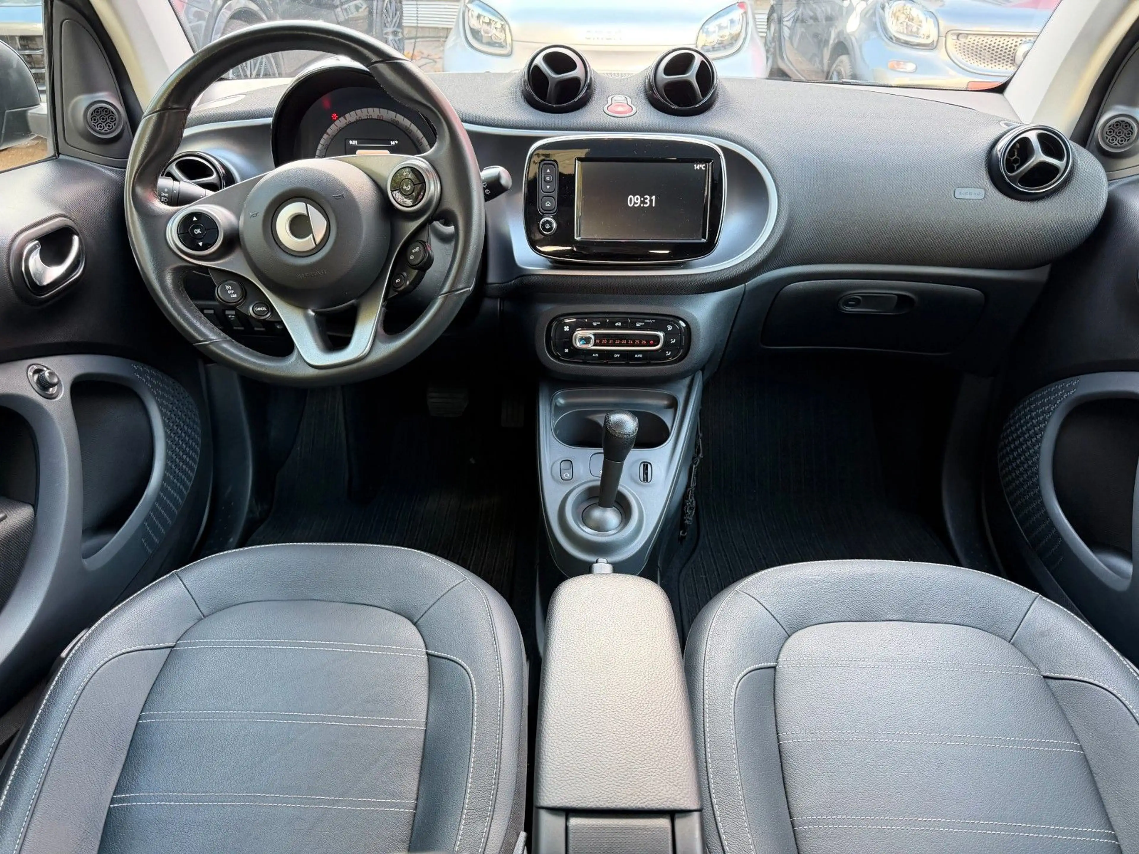 smart forTwo fortwo 66kW DCT PRIME*PANO*LEDER*NAVI*SHZ* — photo 9