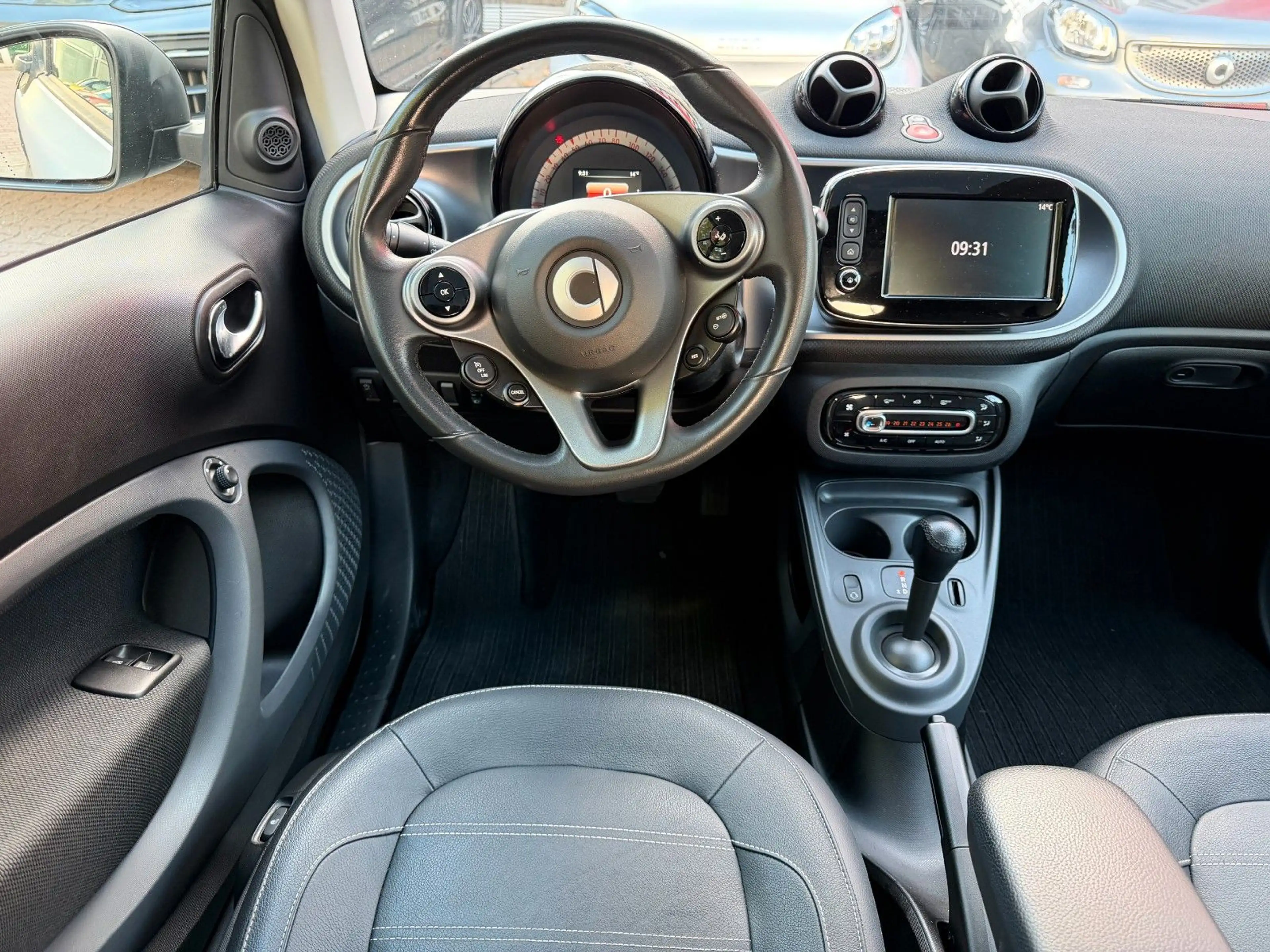 smart forTwo fortwo 66kW DCT PRIME*PANO*LEDER*NAVI*SHZ* — photo 15
