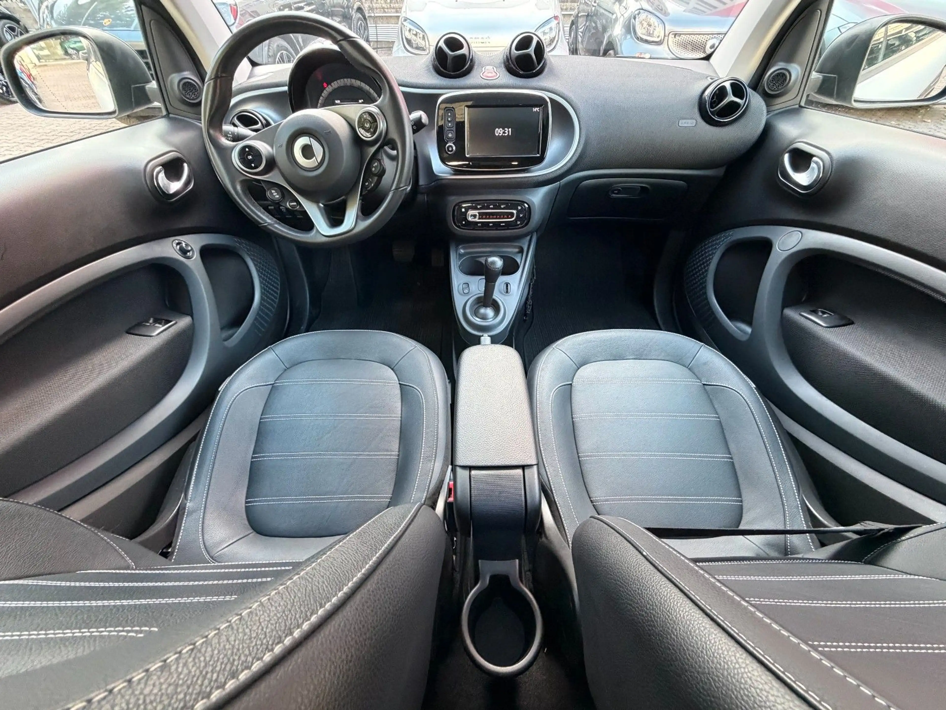 smart forTwo fortwo 66kW DCT PRIME*PANO*LEDER*NAVI*SHZ* — photo 3