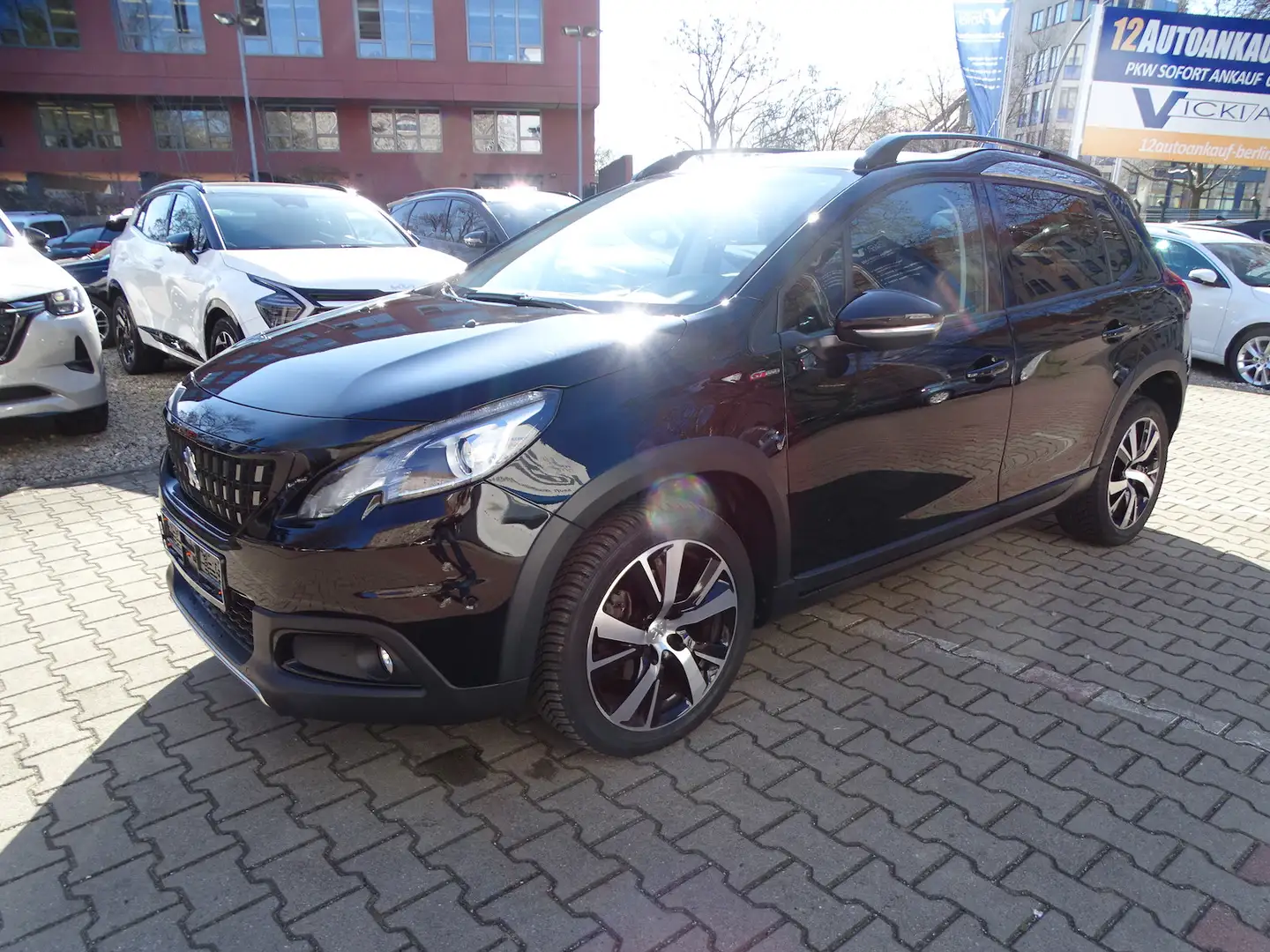Peugeot 2008 1.5 BlueHDi 120 Allure Autom. Leder, Panor. Černá - 1