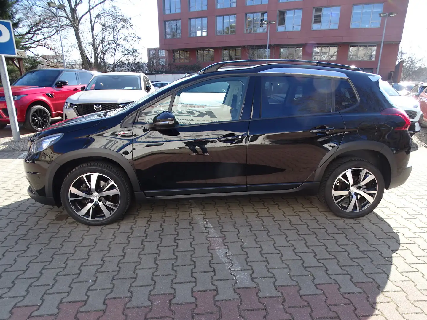 Peugeot 2008 1.5 BlueHDi 120 Allure Autom. Leder, Panor. Černá - 2