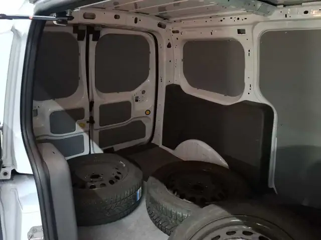 Ford Transit view 14