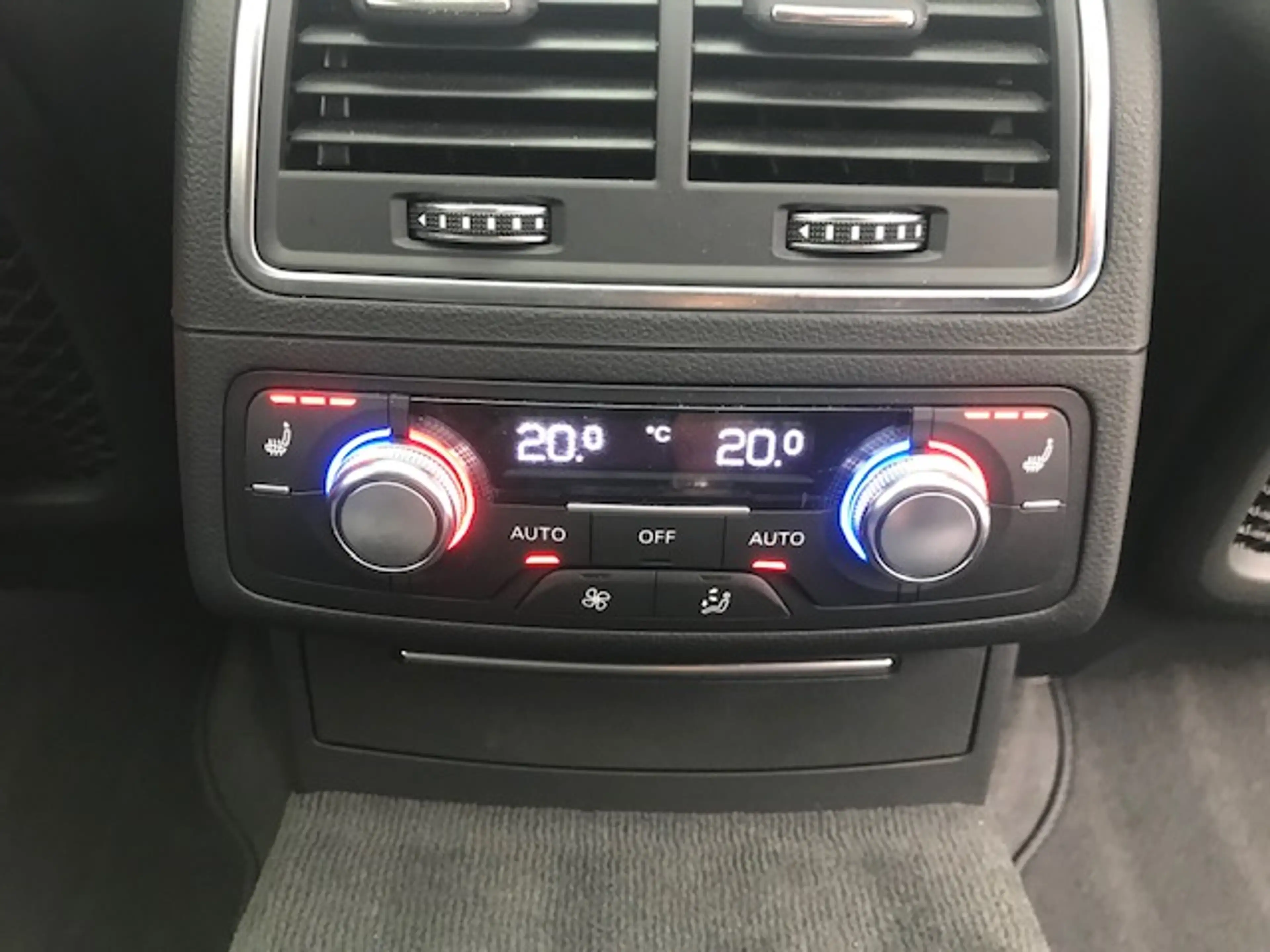 Audi RS6 Avant 4.0TFSI QUATTRO*HUD*PANO*EXCLUSIVE — photo 13
