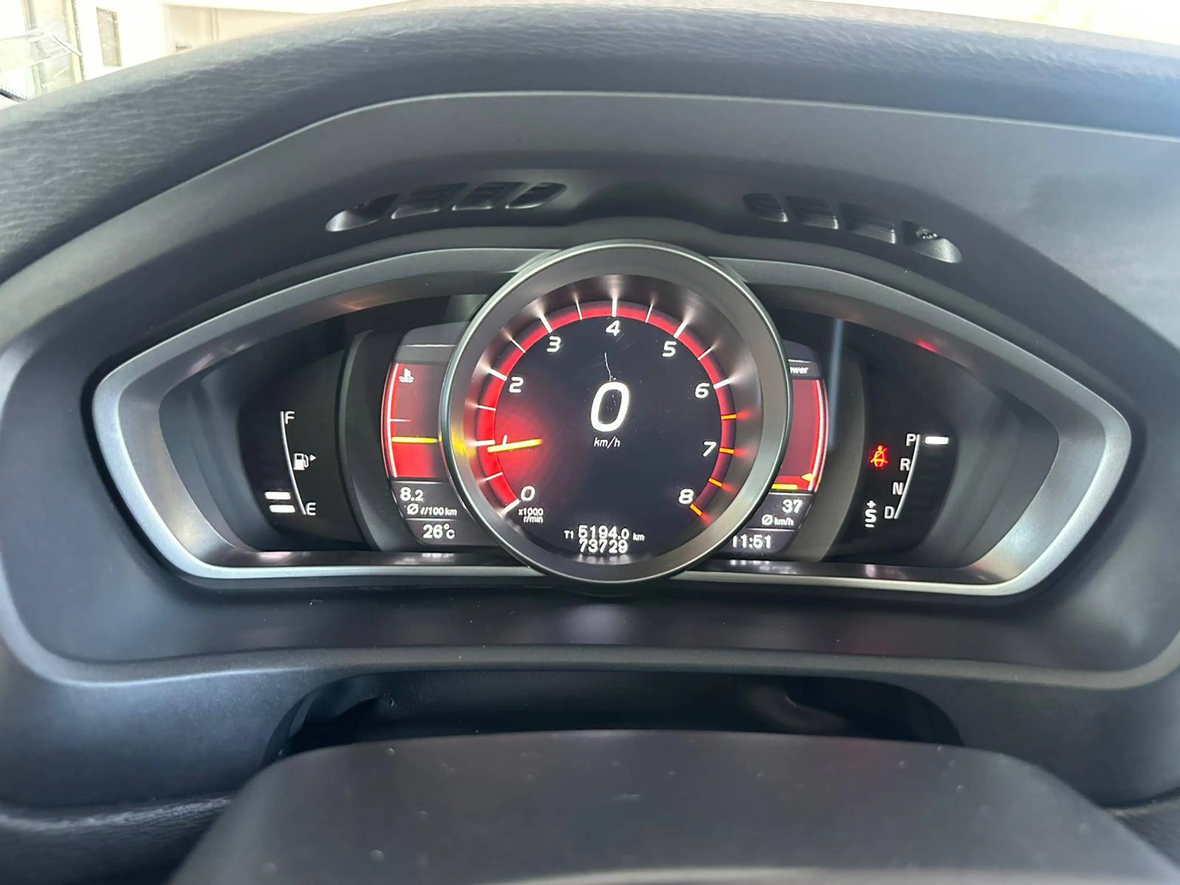 Volvo V40 Momentum — photo 15