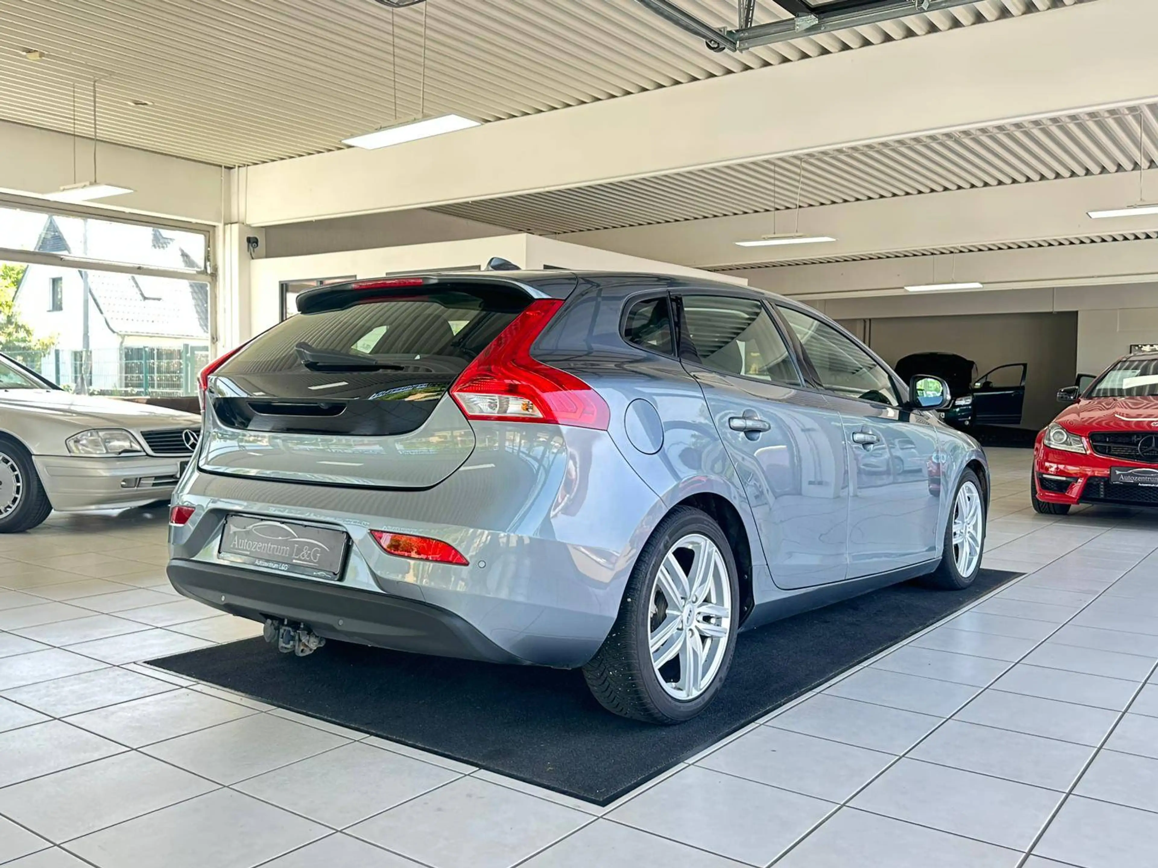 Volvo V40 Momentum — photo 4