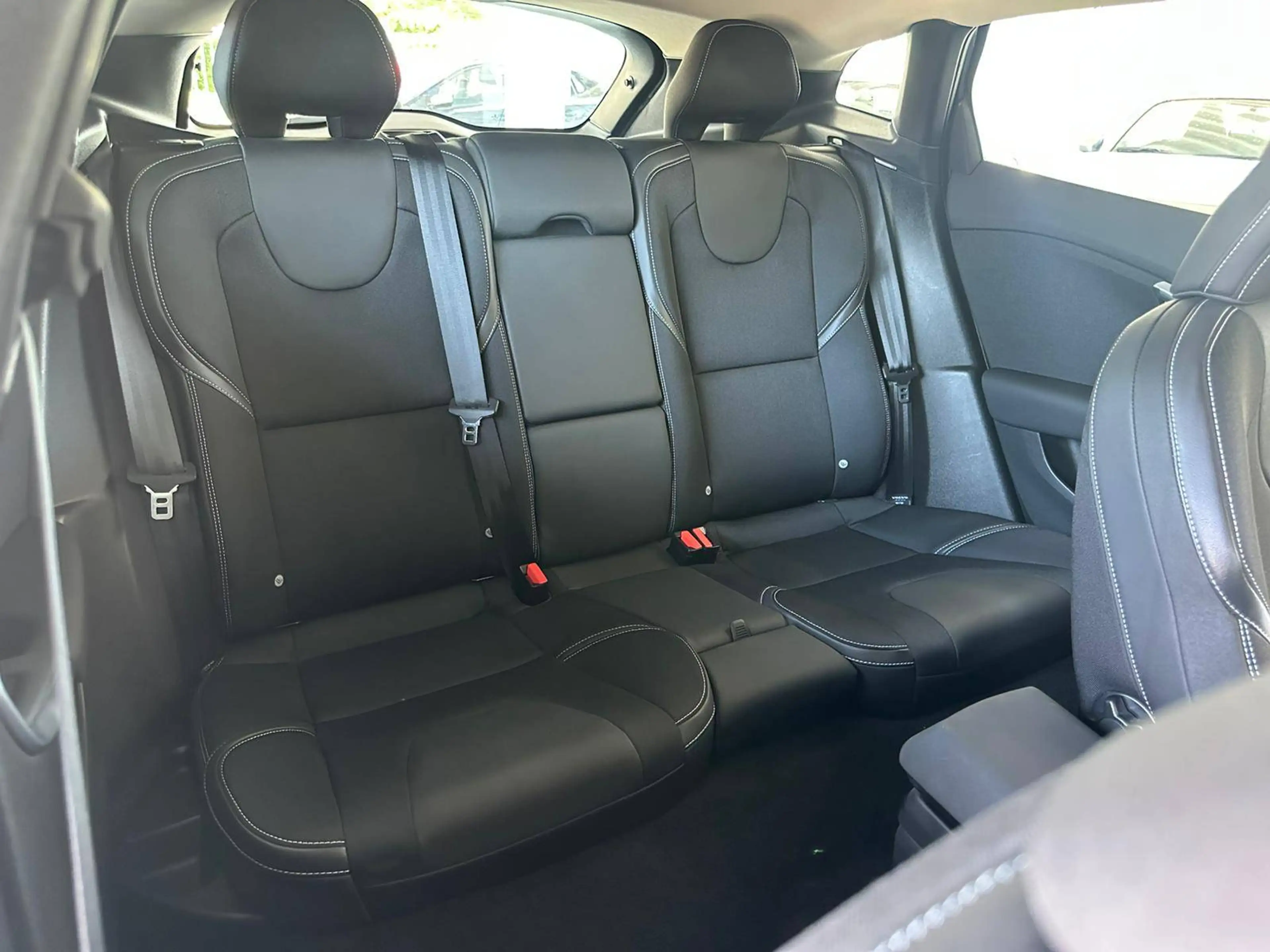 Volvo V40 Momentum — photo 11