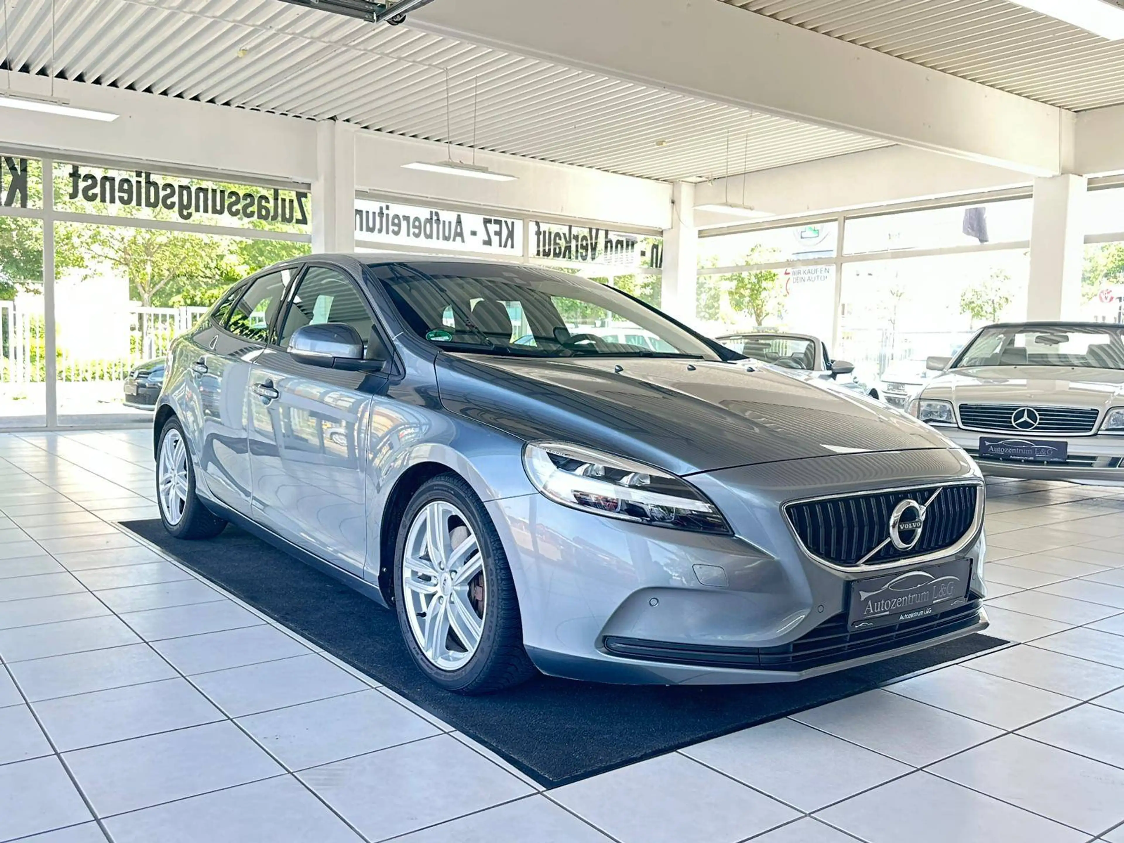 Volvo V40 Momentum