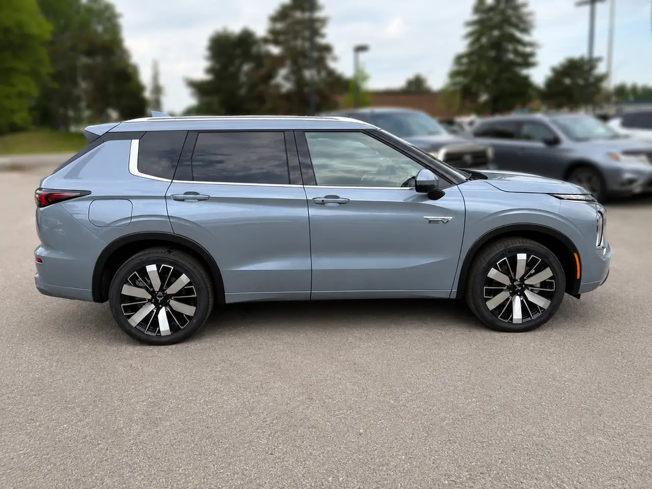 Mitsubishi Outlander photo Mitsubishi Outlander