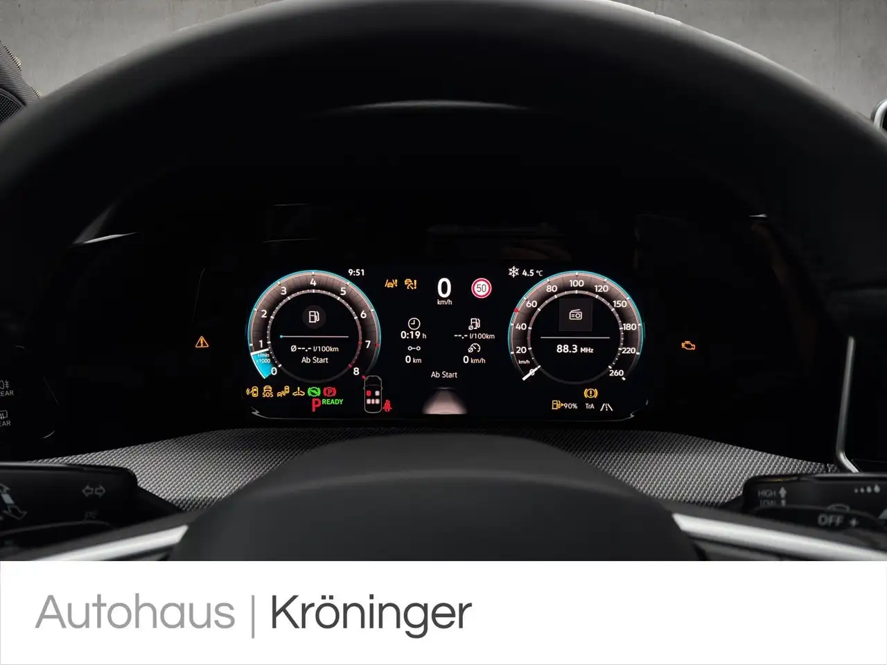 Volkswagen Golf VIII R-Line 1.5 eTSI DSG AHK HUD IQ.Light 12