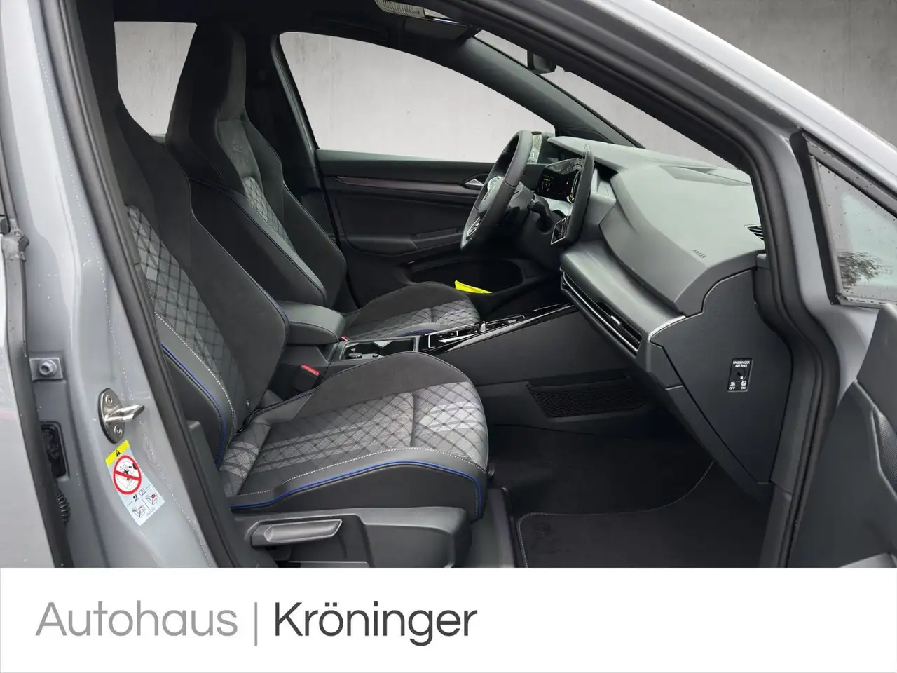 Volkswagen Golf VIII R-Line 1.5 eTSI DSG AHK HUD IQ.Light 9
