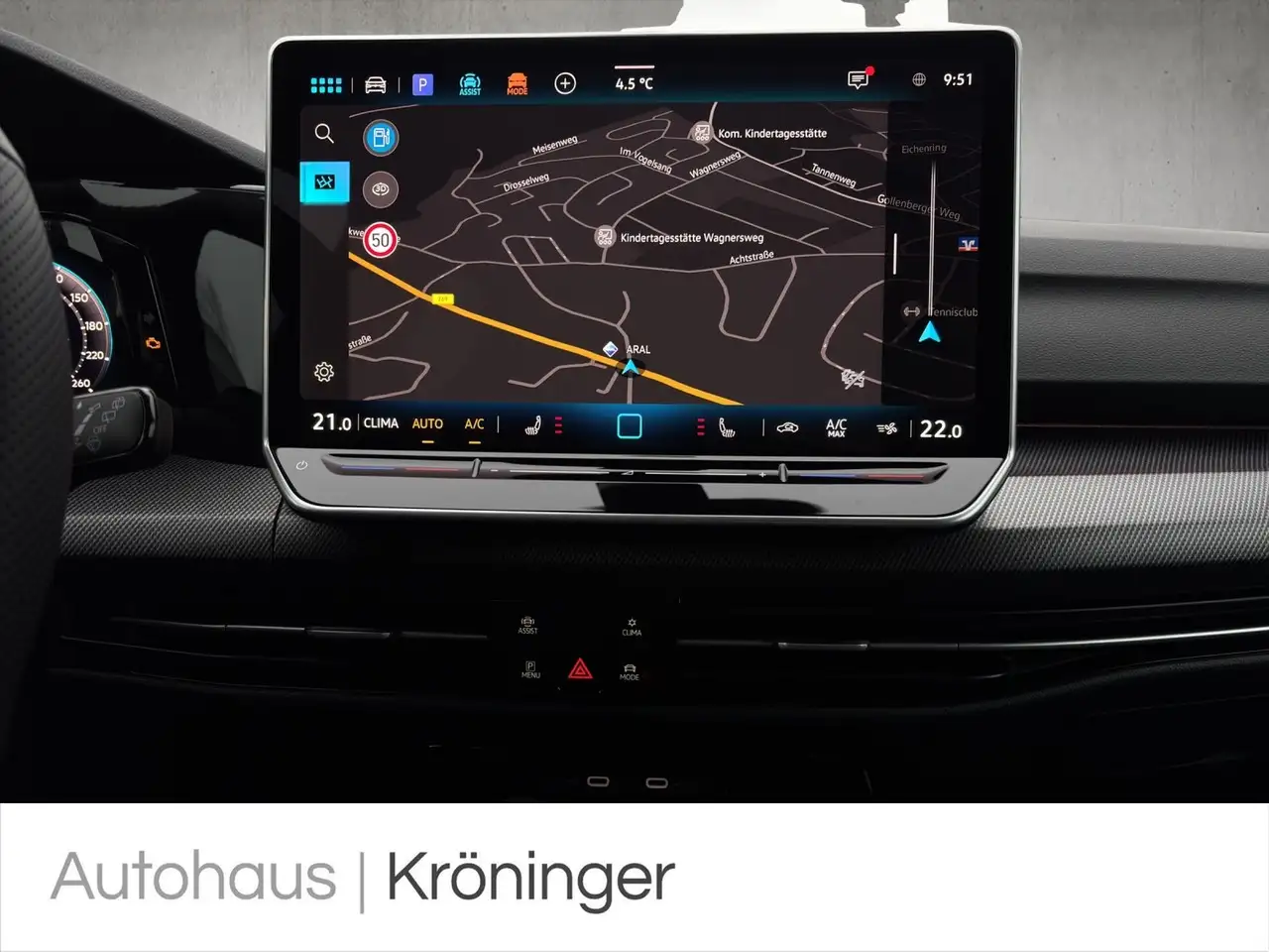 Volkswagen Golf VIII R-Line 1.5 eTSI DSG AHK HUD IQ.Light 14
