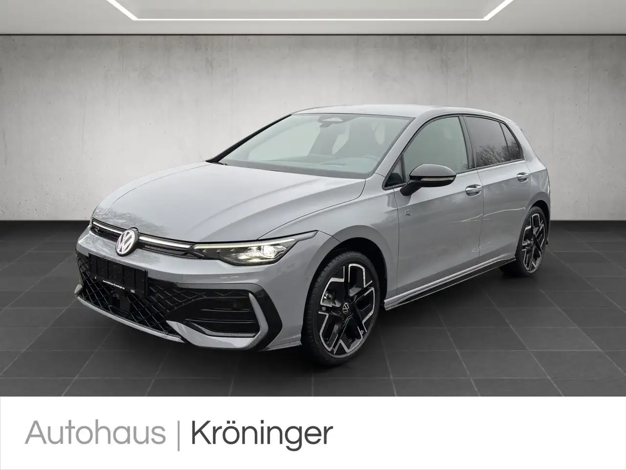 Volkswagen Golf VIII R-Line 1.5 eTSI DSG AHK HUD IQ.Light