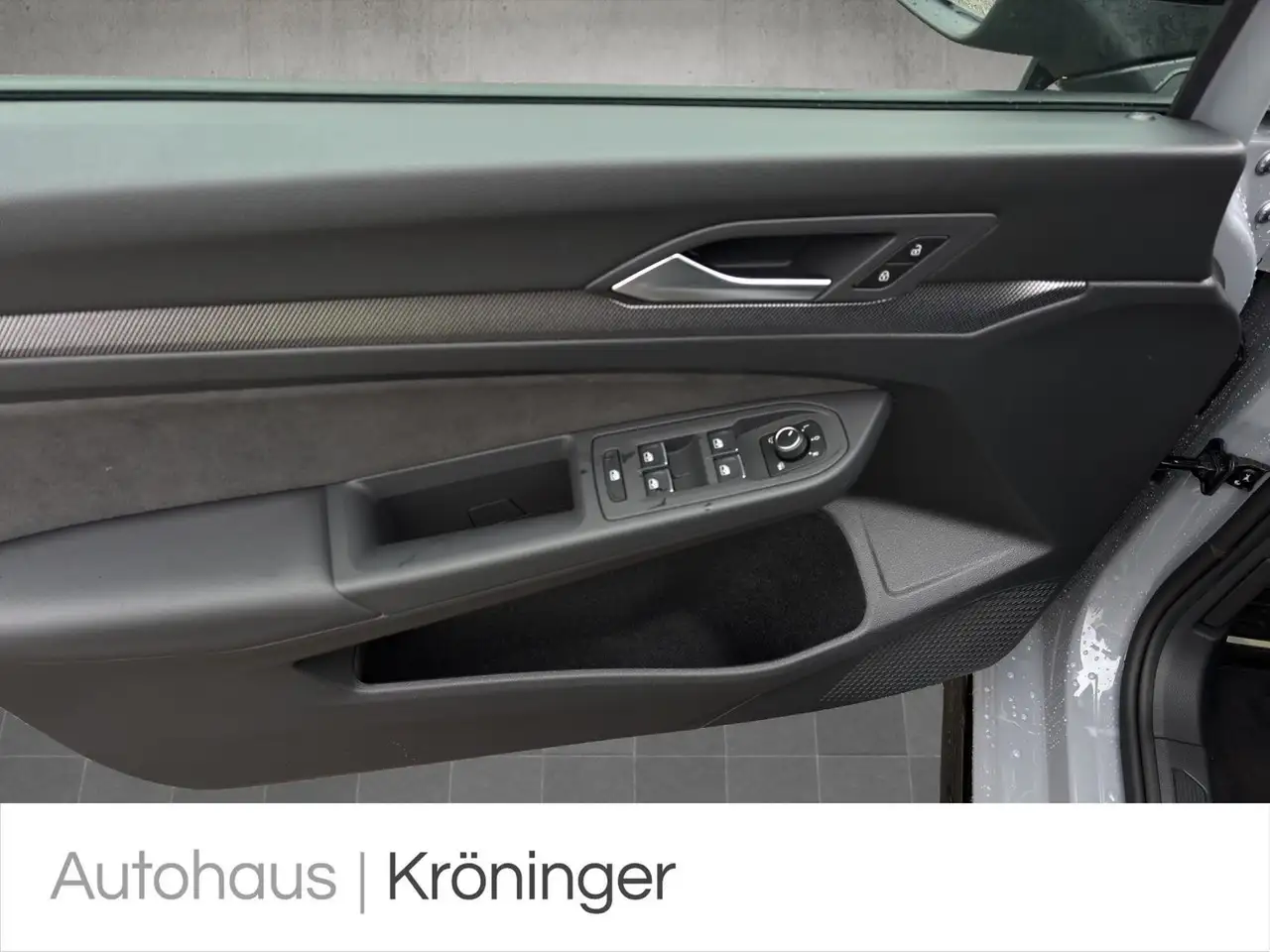 Volkswagen Golf VIII R-Line 1.5 eTSI DSG AHK HUD IQ.Light 8
