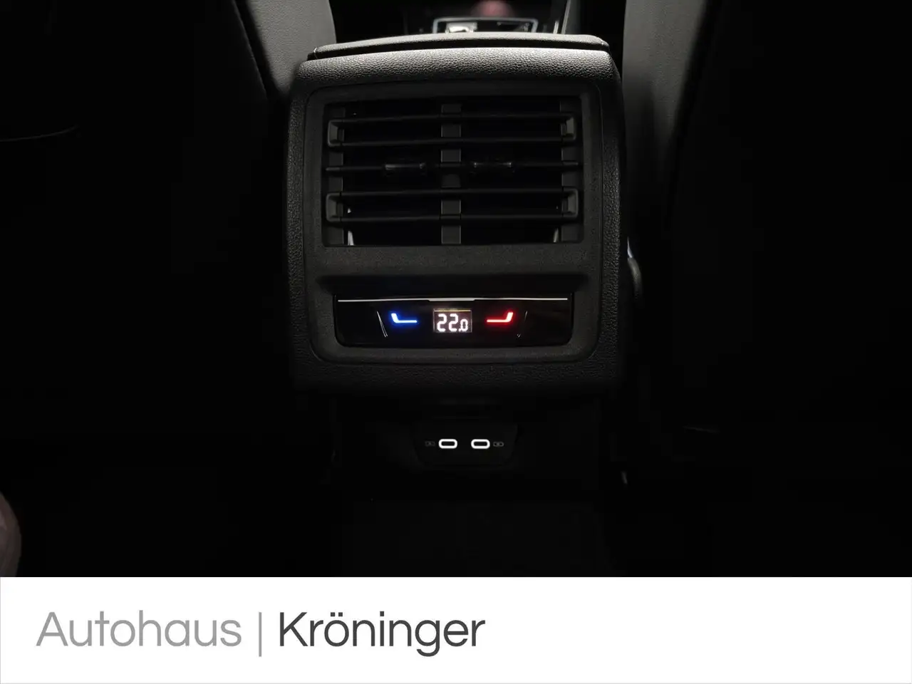 Volkswagen Golf VIII R-Line 1.5 eTSI DSG AHK HUD IQ.Light 16