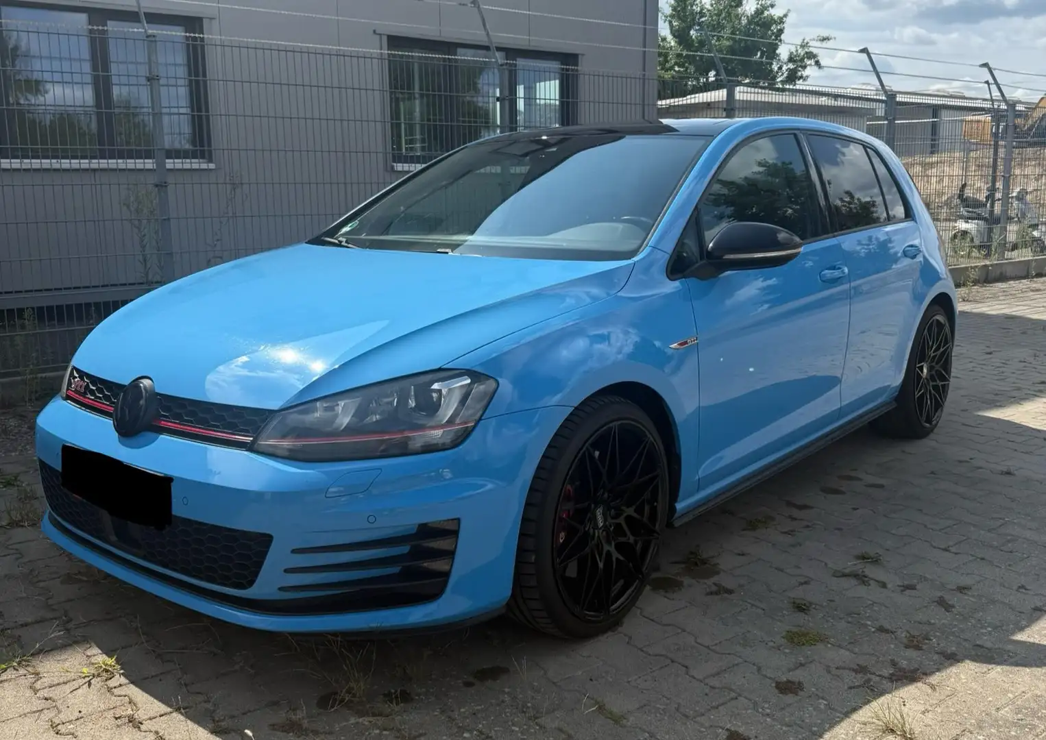 Volkswagen Golf GTI Performance DSG *Sonderfarbe* Kék - 1
