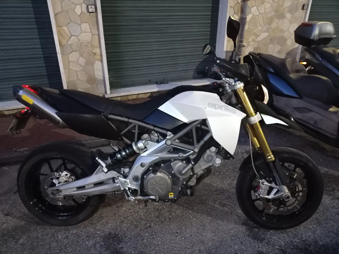 Aprilia Dorsoduro 750 Blanco - 2