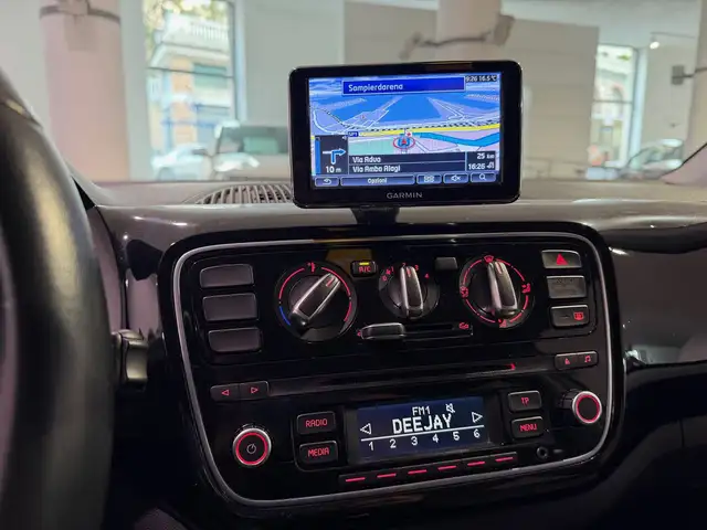 Volkswagen up! view 14