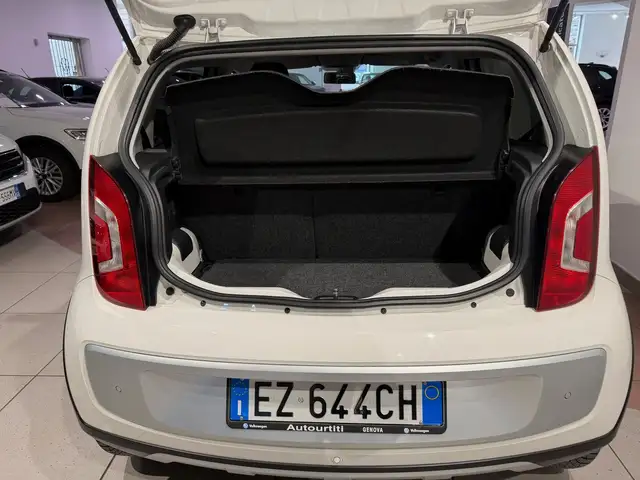 Volkswagen up! view 9