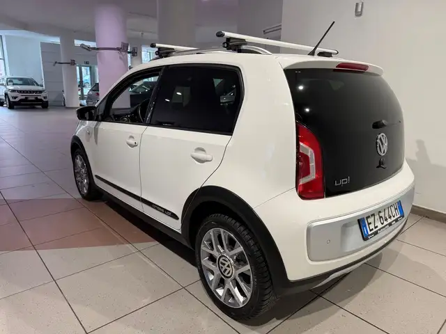 Volkswagen up! view 3