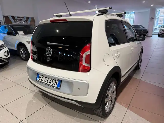 Volkswagen up! view 5