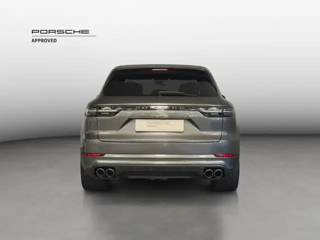 Porsche Cayenne view 4