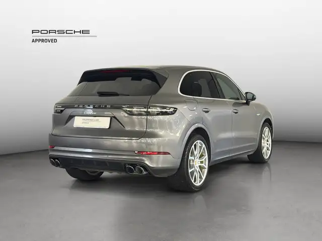 Porsche Cayenne view 5