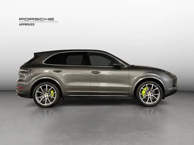 Porsche Cayenne view 6