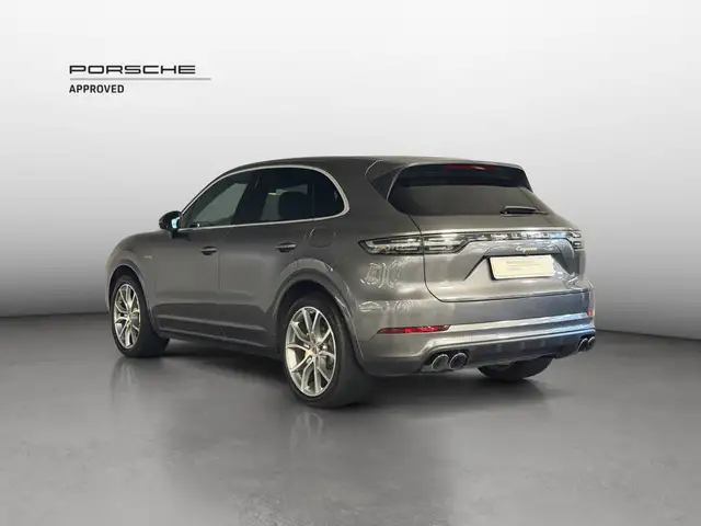 Porsche Cayenne view 3