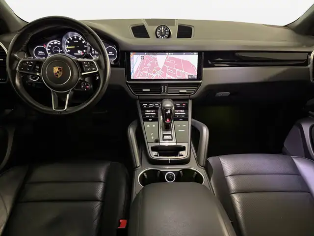 Porsche Cayenne view 11