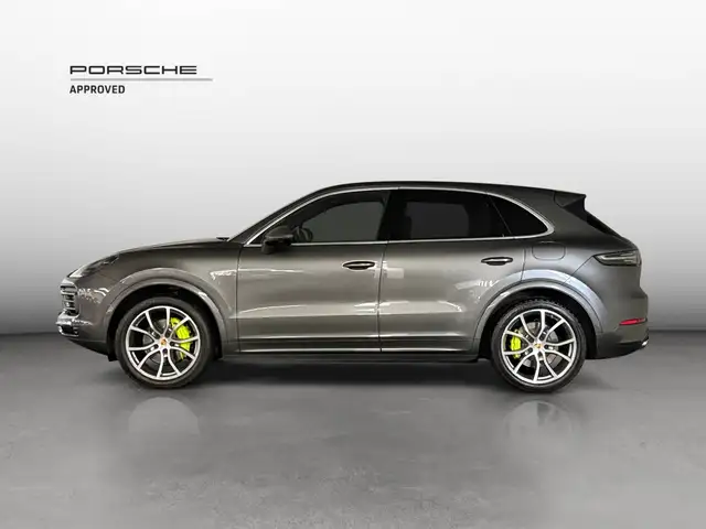 Porsche Cayenne view 2