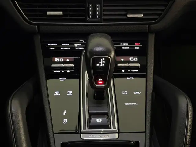 Porsche Cayenne view 13