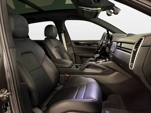 Porsche Cayenne view 14