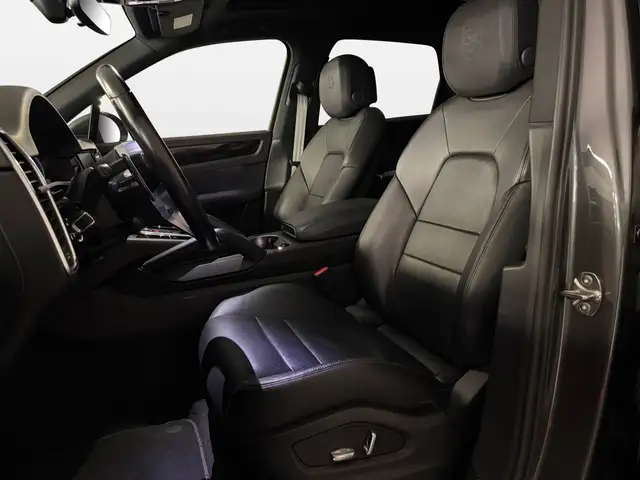 Porsche Cayenne view 15