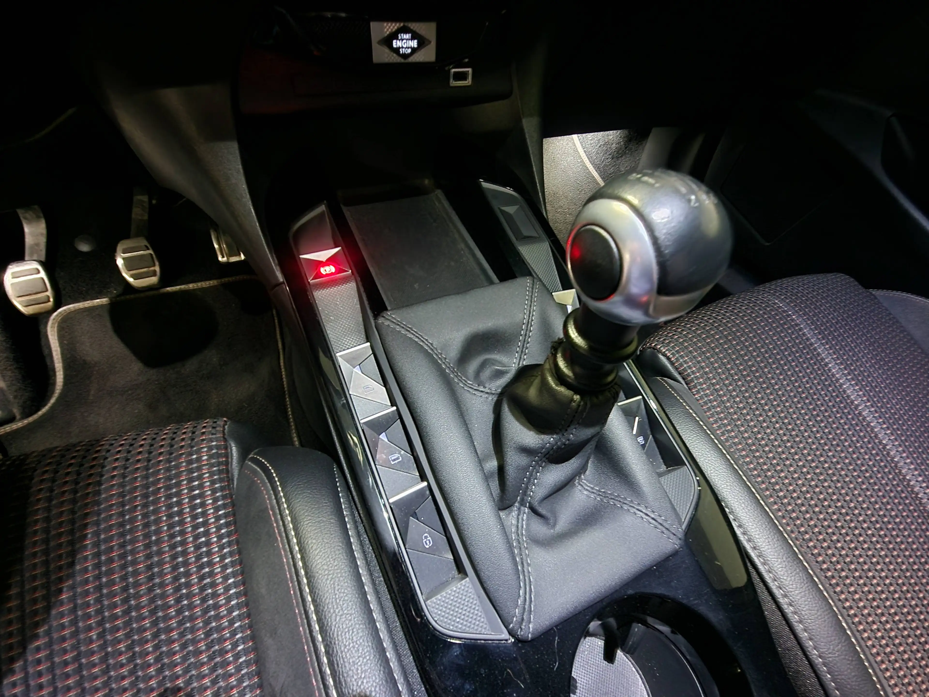 DS Automobiles DS 3 Crossback Performance Line -Garantie 12M — photo 14