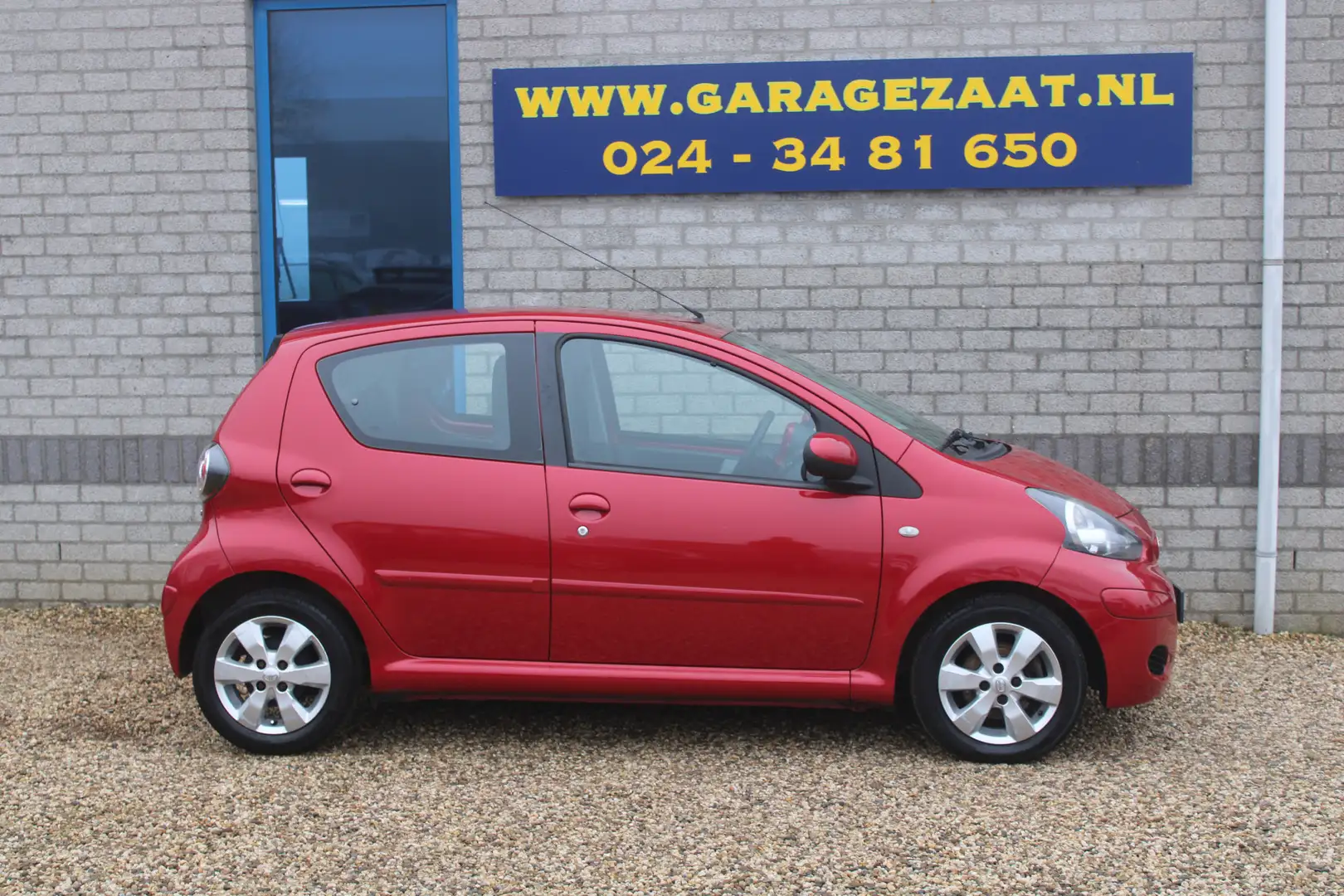 Toyota Aygo 1.0-12V Aspiration Red Airco Rood - 2
